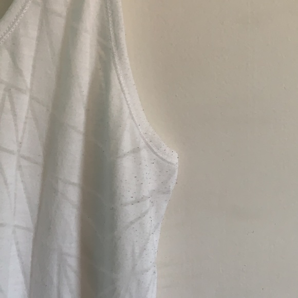 Old Navy Active Semi-fitted twisted racer back - Picture 2 of 4